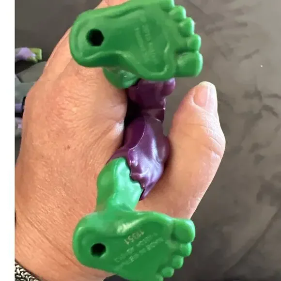 2 HASBRO INCREDIBLE HULK ACTION FIGURES 2015 AND 2019 - Picture 4 of 4